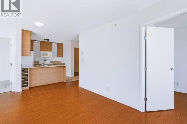 2105 977 Mainland Street, Vancouver, BC V6B1T2 Photo 4