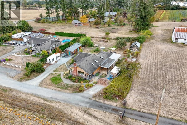 Patio - 2105 Straitsview Rd, Central Saanich, BC V0S1A0 Photo 5