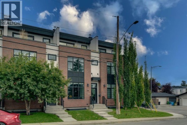 4pc Bathroom - 2106 49 Avenue Sw, Calgary, AB T2T1A6 Photo 2