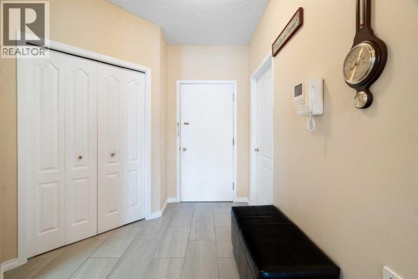 Dining room - 2107 Patterson View Sw, Calgary, AB T3H3J9 Photo 2