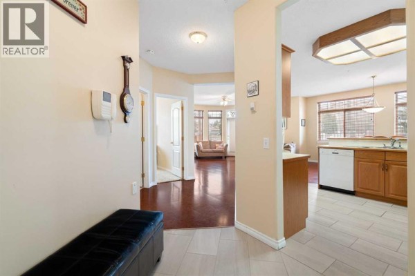 Kitchen - 2107 Patterson View Sw, Calgary, AB T3H3J9 Photo 3