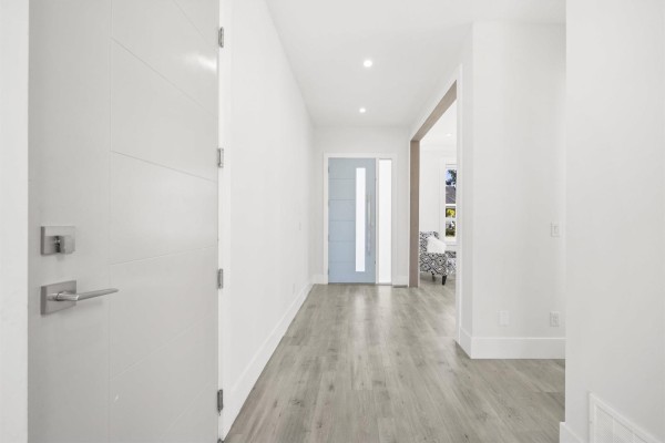 21070 76a Avenue, Langley, BC V2Y0L1 Photo 2