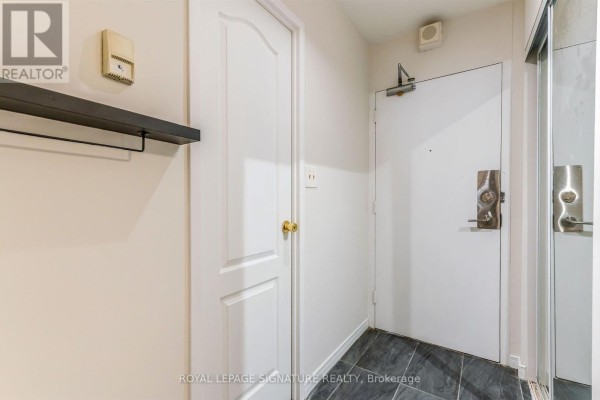 Bedroom - 2108 - 40 Homewood Avenue, Toronto, ON M4Y2K2 Photo 4