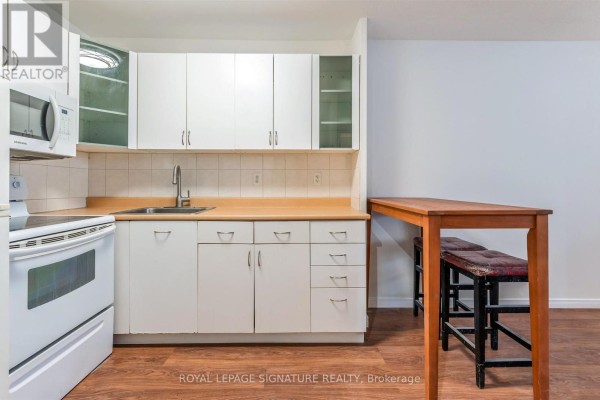 Bathroom - 2108 - 40 Homewood Avenue, Toronto, ON M4Y2K2 Photo 5