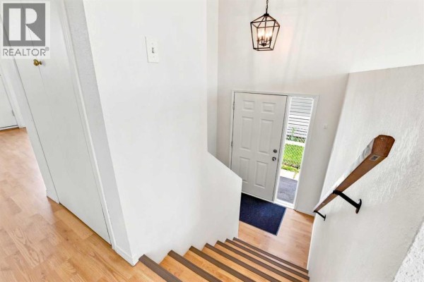 Living room - 2108 23 Avenue Close, Bowden, AB T0M0K0 Photo 4