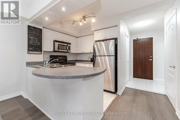 Kitchen - 2109 - 4090 Living Arts Drive, Mississauga, ON L5B4M8 Photo 3