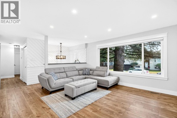 21099 Berry Avenue, Maple Ridge, BC V2X7V3 Photo 4