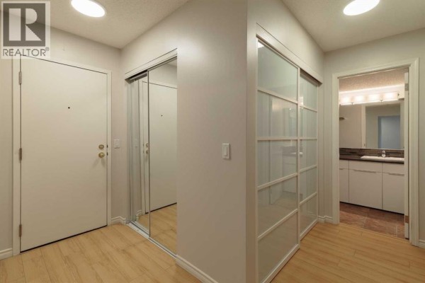 Primary Bedroom - 211, 1919 36 Street Sw, Calgary, AB T3E2Y8 Photo 4