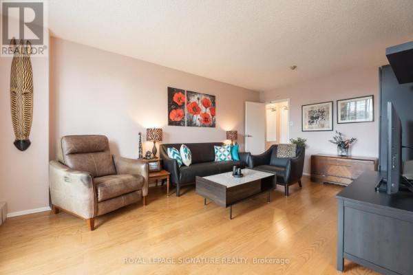 Primary Bedroom - 211 - 1071 Woodbine Avenue, Toronto, ON M4C4C2 Photo 4