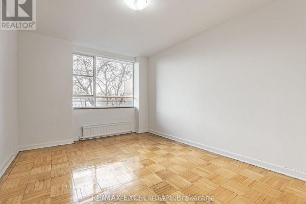 211 - 165 Cosburn Avenue, Toronto, ON M4J2L3 Photo 4
