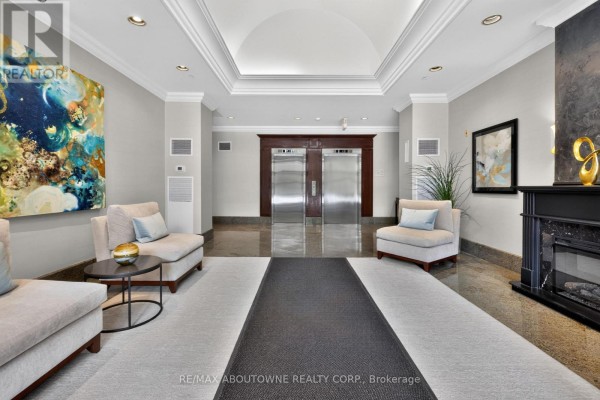 211 - 221 Robinson Street, Oakville, ON L6J7N9 Photo 4