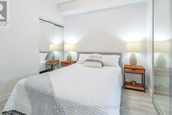 Primary Bedroom - 211 - 2300 St Clair Avenue W, Toronto, ON M6N0B3 Photo 4