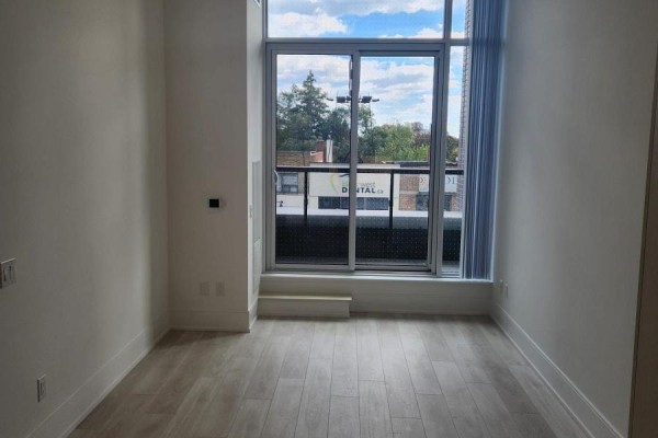 Kitchen - 211 - 2450 Bloor Street S, Toronto, ON M6S0A9 Photo 2
