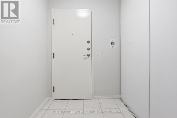Dining room - 211 - 81 Townsgate Drive, Vaughan, ON L4J8E6 Photo 2