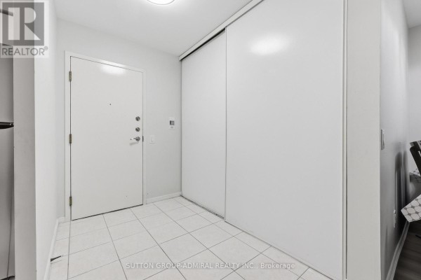 Bedroom - 211 - 81 Townsgate Drive, Vaughan, ON L4J8E6 Photo 3