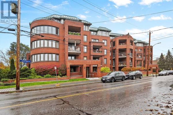 211 - 959 North River Road, Ottawa