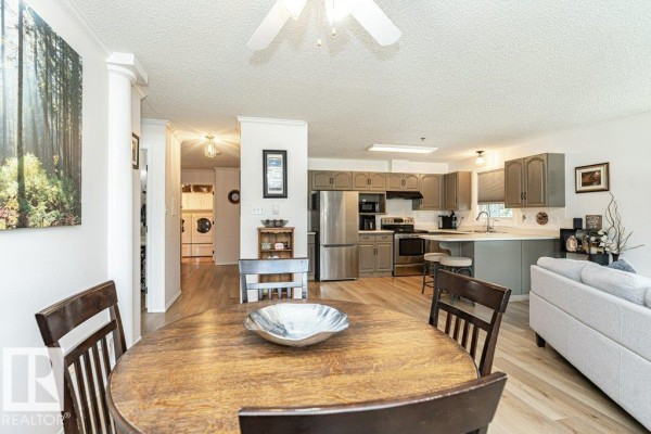 Kitchen - #211 10610 76 St Nw, Edmonton, AB T6A3Y9 Photo 3