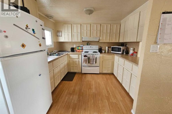Primary Bedroom - 211 1st Avenue, Torrington, AB T0M2B0 Photo 5