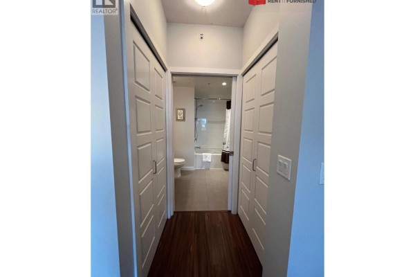 211 215 W 1st Street, Vancouver, BC, photo 3