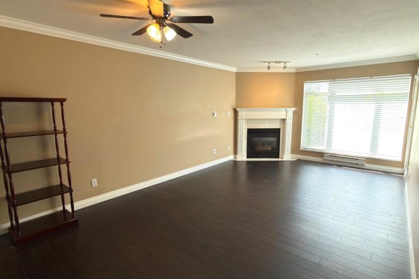 211 32085 George Ferguson Way, Abbotsford, BC V2T2K7 Photo 2