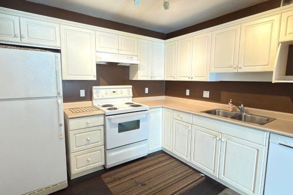 211 32085 George Ferguson Way, Abbotsford, BC V2T2K7 Photo 3