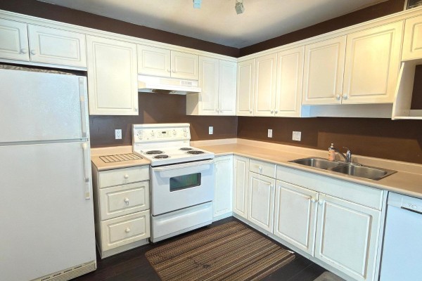 211 32085 George Ferguson Way, Abbotsford, BC V2T2K7 Photo 4