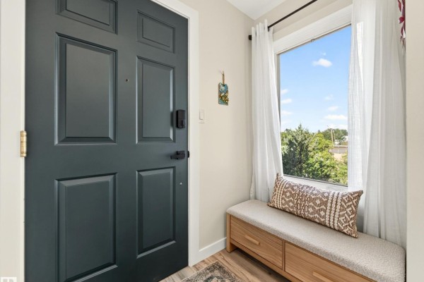 Den - #211 9003 106a Av Nw, Edmonton, AB T5H3Y7 Photo 4