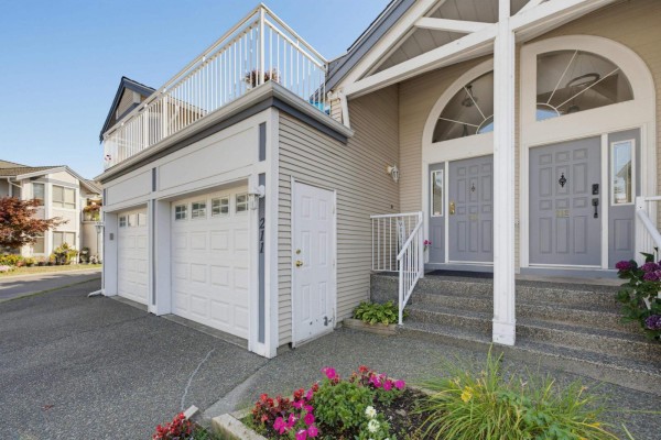 211 9072 Fleetwood Way, Surrey, BC V3R0M6 Photo 3