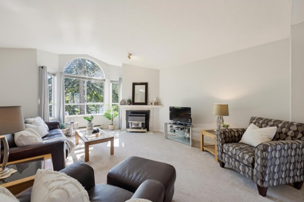 211 9072 Fleetwood Way, Surrey, BC V3R0M6 Photo 5