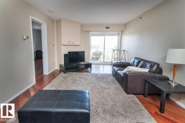 #211 9640 105 St Nw, Edmonton, AB T5K0Z7 Photo 3