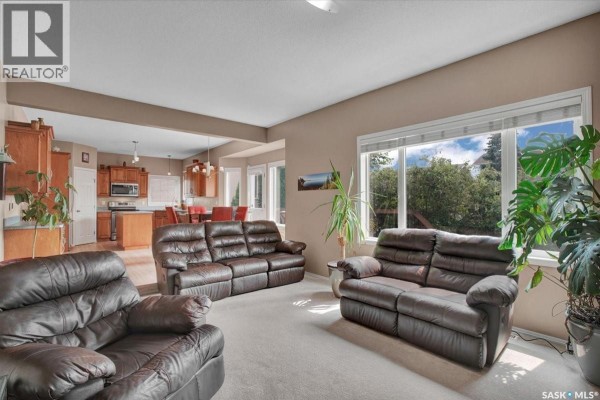 Family room - 211 Brookshire Crescent, Saskatoon, SK S7V1H1 Photo 5