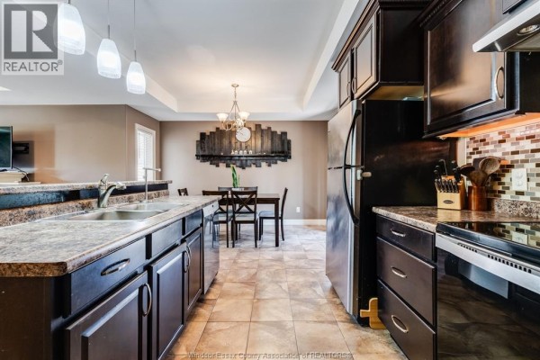 Foyer - 211 Dieppe Crescent, Kingsville, ON N9Y4B9 Photo 3