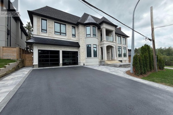 211 Kennedy Street W, Aurora, ON, photo 2