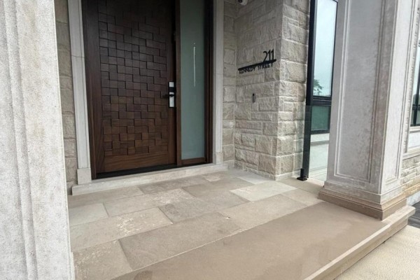 211 Kennedy Street W, Aurora, ON, photo 3