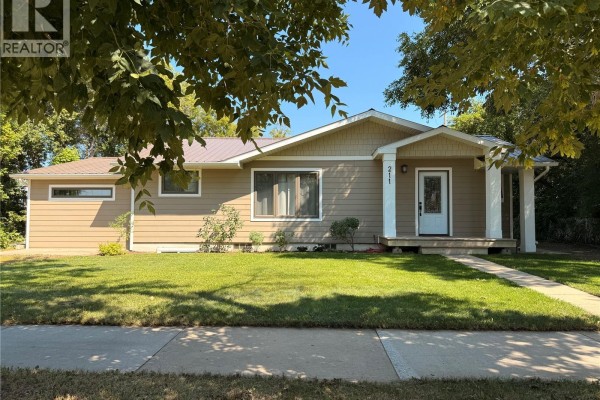 Kitchen/Dining room - 211 Pangman Street, Outlook, SK S0L2N0 Photo 2
