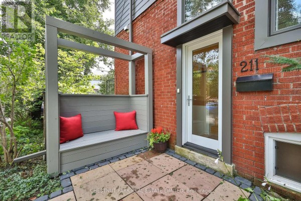 211 Snowdon Avenue, Toronto, ON, photo 3