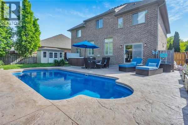 211 Terrace Wood Crescent, Kitchener, ON, photo 2