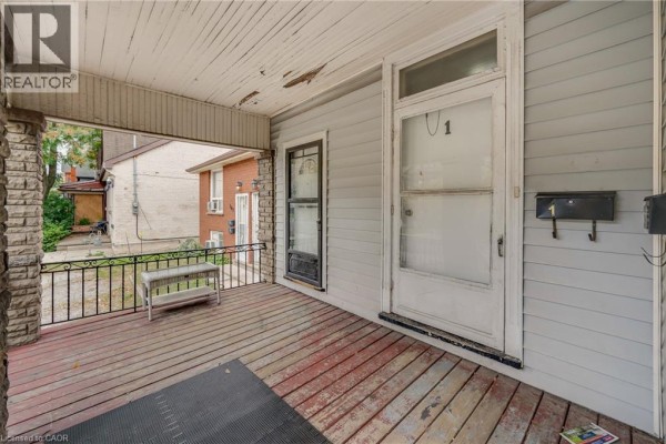 Mud room - 211 Wentworth Street N, Hamilton, ON L8L5V6 Photo 3