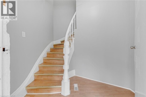 Utility room - 211 Wentworth Street N, Hamilton, ON L8L5V6 Photo 5
