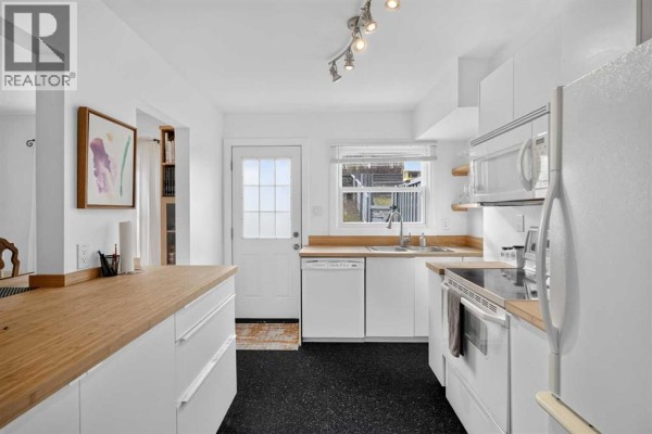 4pc Bathroom - 211/213 43 Avenue Sw, Calgary, AB T2S1B1 Photo 5
