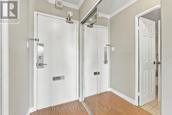 Kitchen - 2110 - 30 Gloucester Street, Toronto, ON M4Y1L6 Photo 3