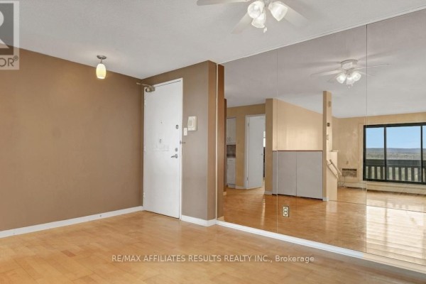 Living room - 2110 - 415 Greenview Avenue, Ottawa, ON K2B8G5 Photo 5