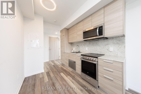 Kitchen - 2110 - 75 Canterbury Place, Toronto, ON M2N0L2 Photo 3