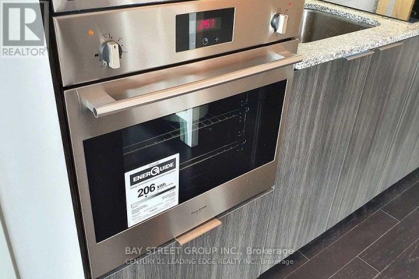 Kitchen - 2110 - 955 Bay Street, Toronto, ON M5S2A2 Photo 3