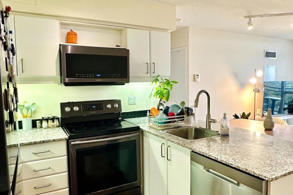 Primary Bedroom - 2111 - 33 Sheppard Avenue E, Toronto, ON M2N7K1 Photo 4