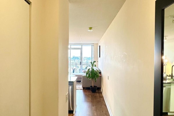 2111 - 33 Sheppard Avenue E, Toronto, ON M2N7K1 Photo 5