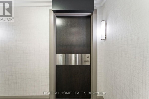 Living room - 2112 - 18 Graydon Hall Drive, Toronto, ON M3A0A4 Photo 3