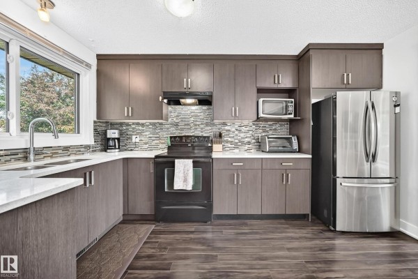 Kitchen - 2112 36 St Nw, Edmonton, AB T6L3G4 Photo 3