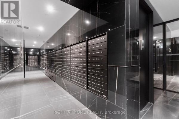 2113 - 11 Yorkville Avenue, Toronto, ON M4W0B7 Photo 5