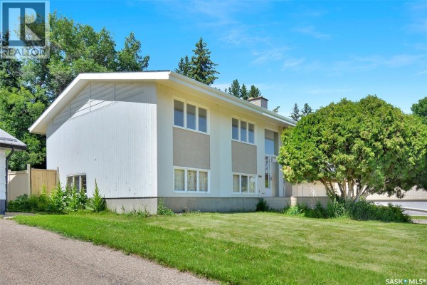 Living room - 2113 Spadina Crescent E, Saskatoon, SK S7K0C9 Photo 3